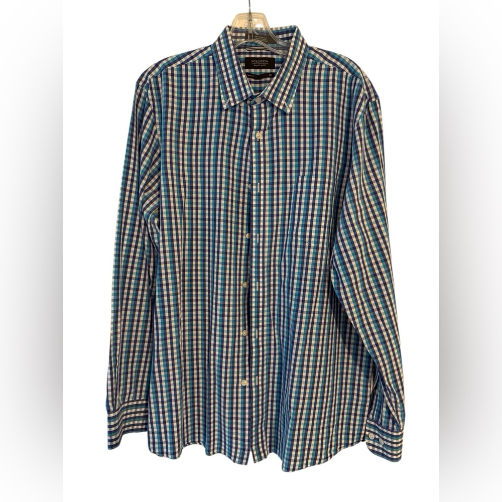 Nordstrom men’s button down Shirt size XL 100% cotton checkered